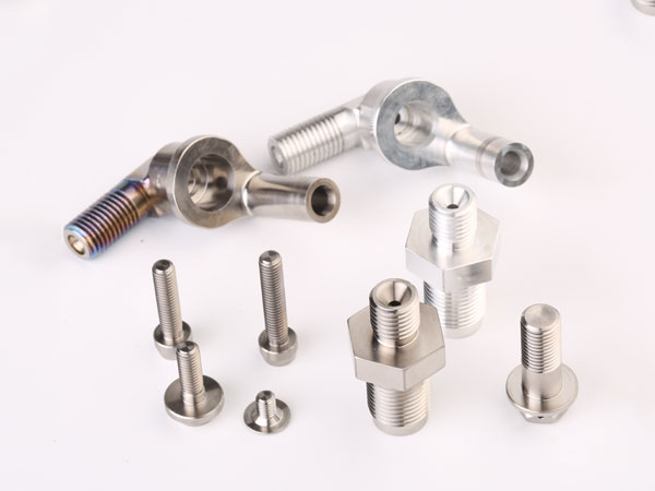 純鈦螺絲和鈦合金螺絲有什么區(qū)別?