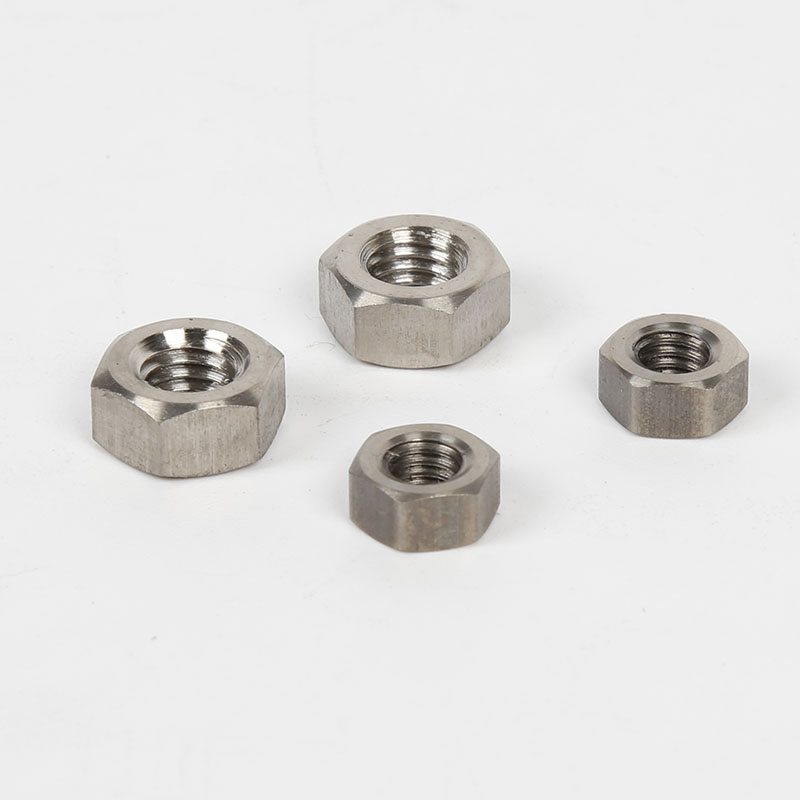 鈦合金工件小直徑內(nèi)螺紋絲錐的改進(jìn)